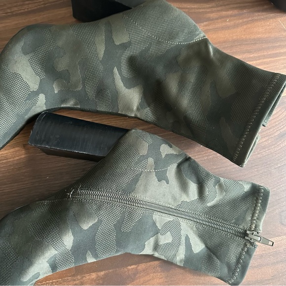 Camo Ankle Boots - Jeffrey Campbell - Picture 5 of 7